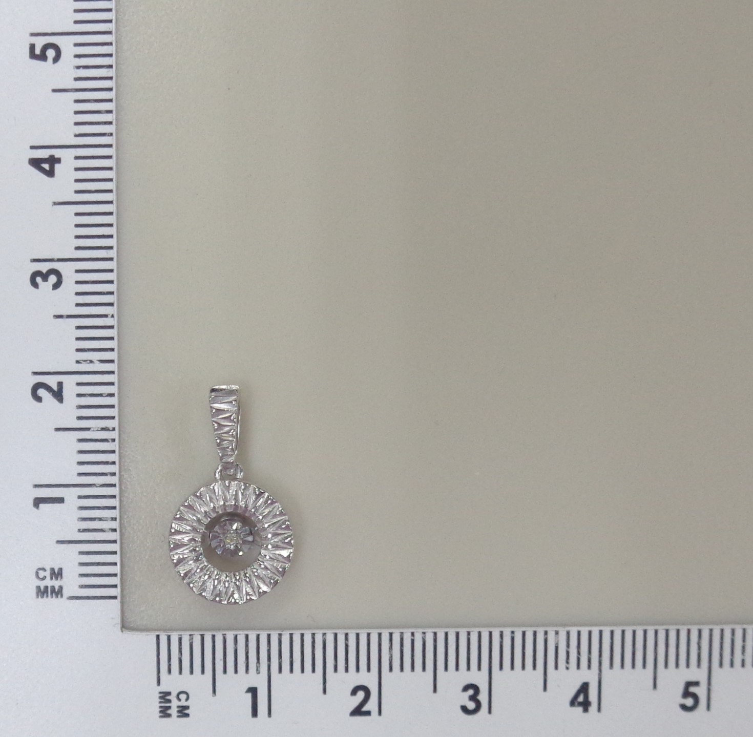 Серебряная подвеска с бриллиантом "Танцующий камень"